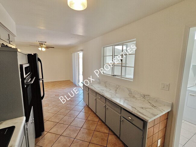 Building Photo - 3857 E Edison Pl