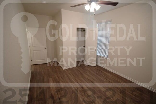 Building Photo - 5105 Red Rose Xing