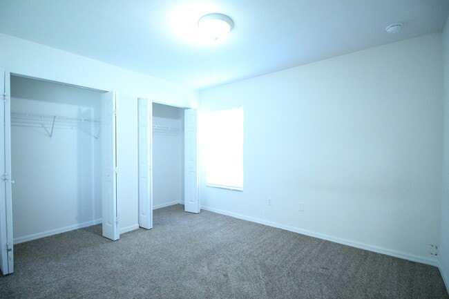 Building Photo - 4580 NE 16th Ter