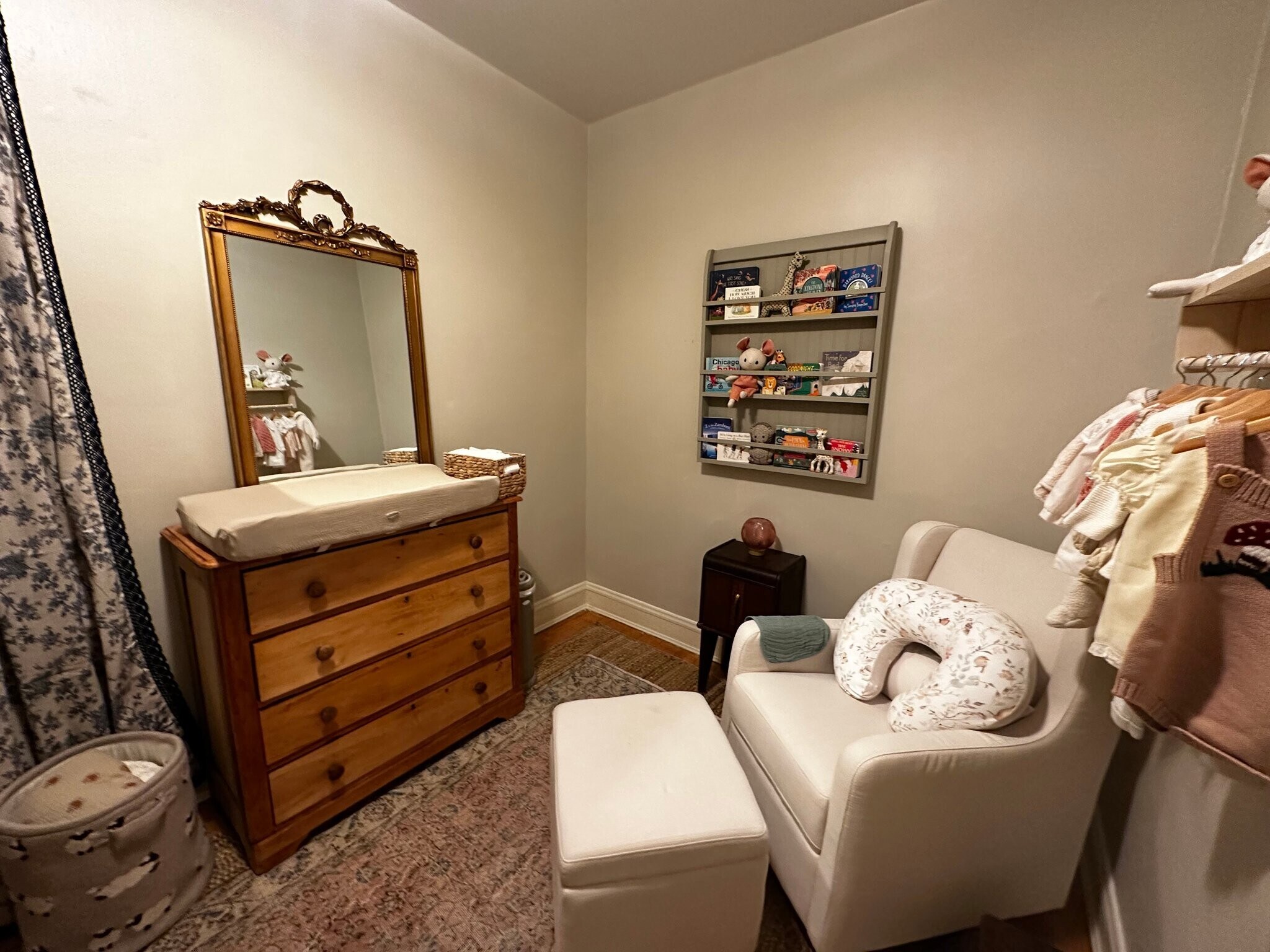 Building Photo - 2333 S Hoyne Ave