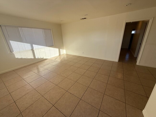 Building Photo - 4 Bedrooms, 2 Baths, Victorville Home in T...