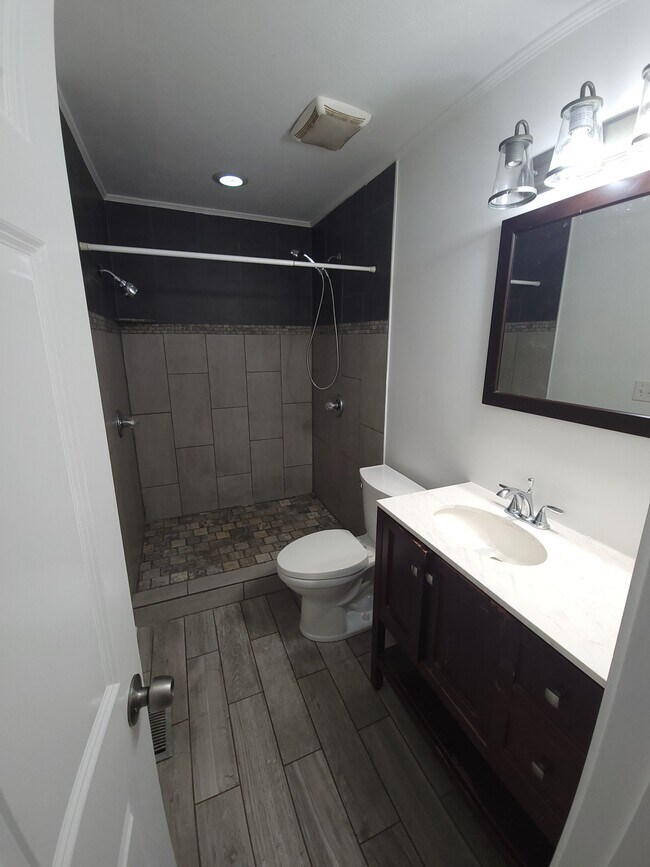 Building Photo - 1295 Sells Ave SW