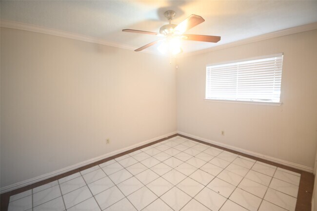 Building Photo - 8340 La Roche Ln