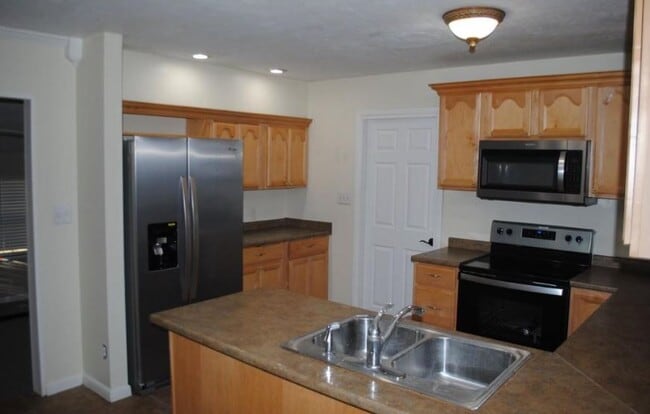 Building Photo - 1830 Wales Dr