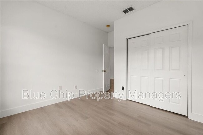 Building Photo - 1923 Bridgeview Cir