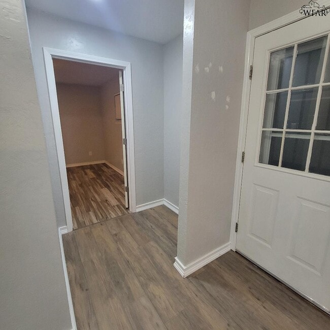 Building Photo - 4444 Phillips Dr