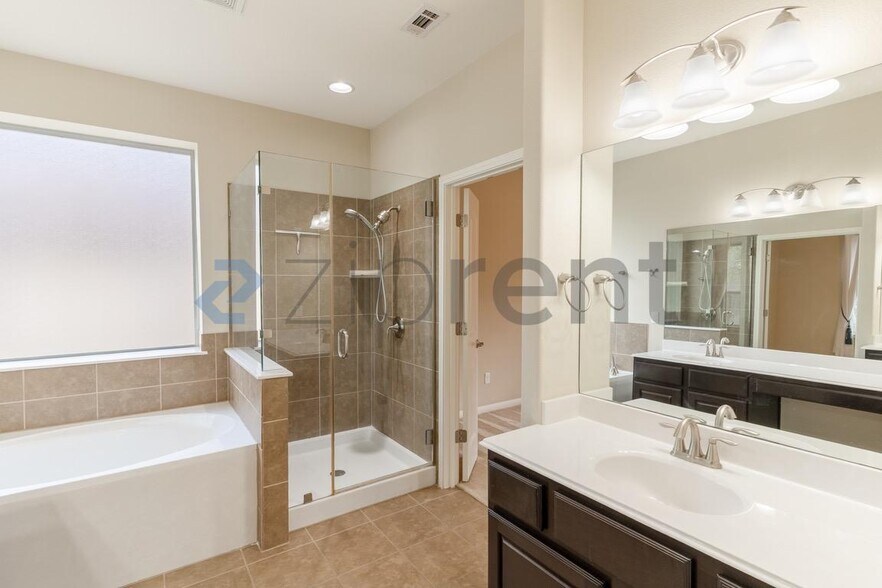 Building Photo - 2406 Sweetwater Ln