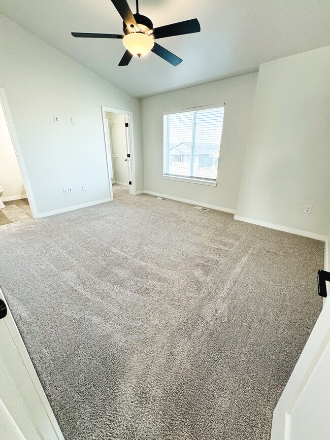 Building Photo - 760 Oak Terrace Ave