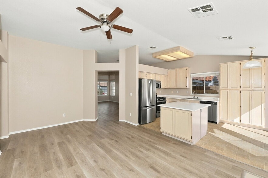 Building Photo - 265 Prairie Rose St