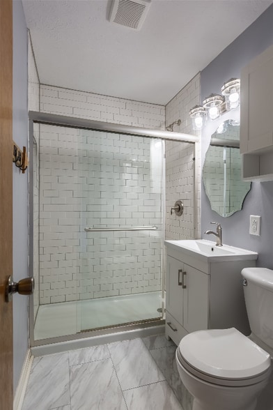 Building Photo - 213 Highland Dr