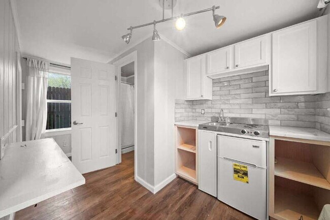 Primary Photo - 1343 S Florence Pl