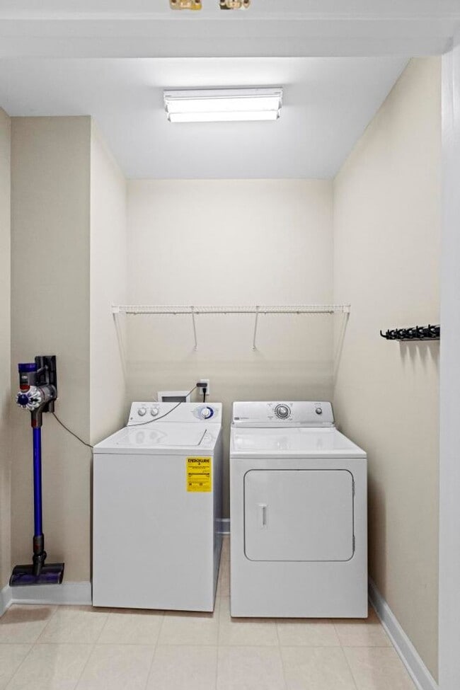 Building Photo - Hampstead Cutie! Backs up to Golf Course!