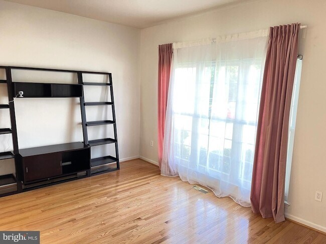 Building Photo - 11222 Bel Aire Ct