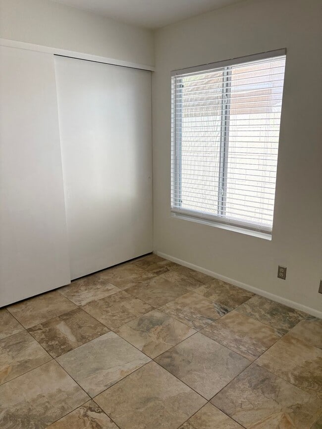 Building Photo - **Excellent 3br/2ba/2garage HOUSE (EXTENSI...