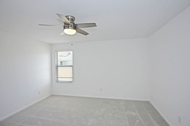 Building Photo - 729 Meadow Dr
