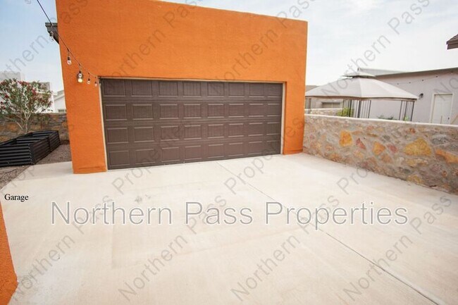 Building Photo - 14364 Tobe Davis Dr