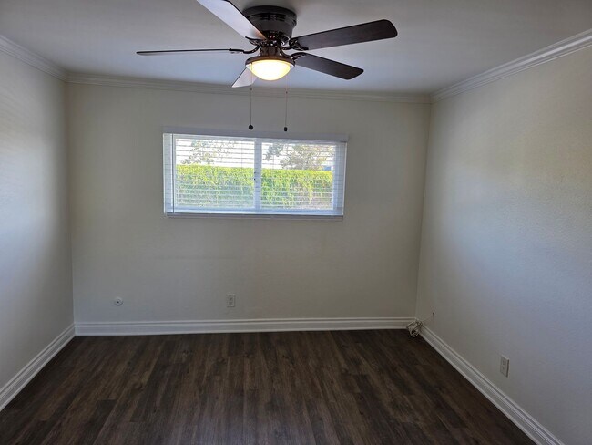Building Photo - **Special** Renovated upstairs 2 bedroom 2...