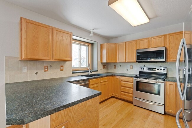 Building Photo - Spacious 5-Bedroom, 4-Bathroom home in Wes...