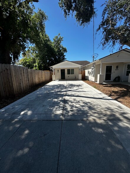 Building Photo - 806 Nogales St