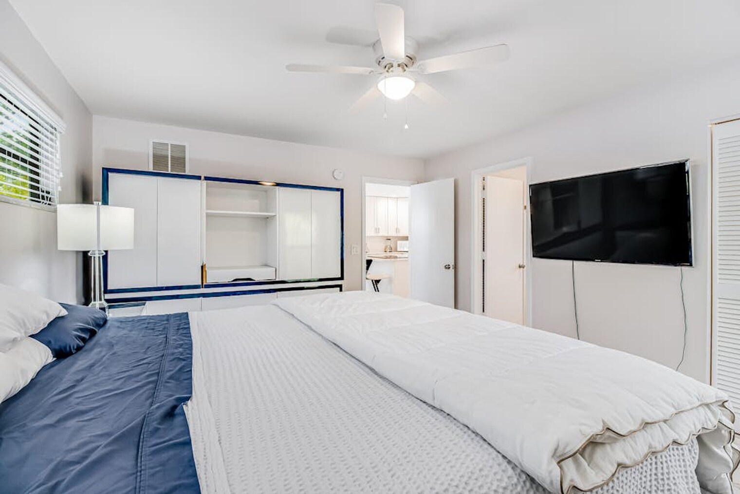 Building Photo - 6997 Longboat Dr S
