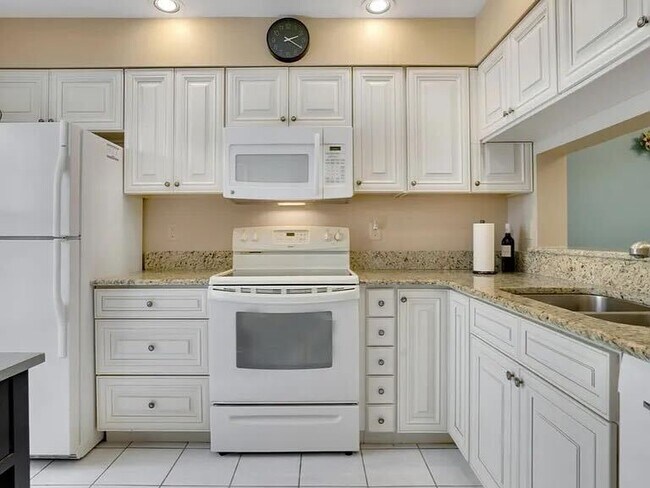 Building Photo - 4863 Winslow Beacon