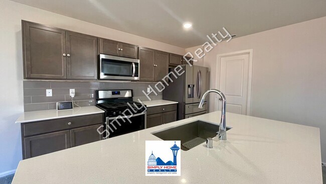 Building Photo - Spacious Tumwater home with a rare downstairs bedroom and a full bathroom!