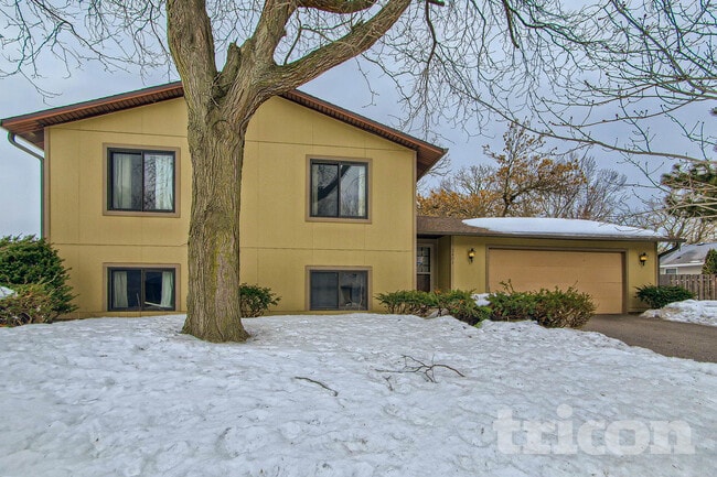 Building Photo - 3401 75th Ave N