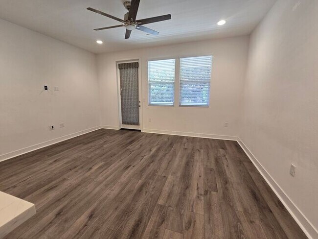 Building Photo - Modern Oceanside Home with Spacious Layout in a Desirable Community