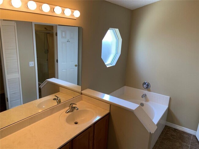 Building Photo - 4203 Mendenwood Ln