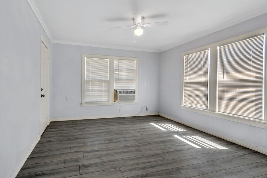 Building Photo - 305 N Robinson St