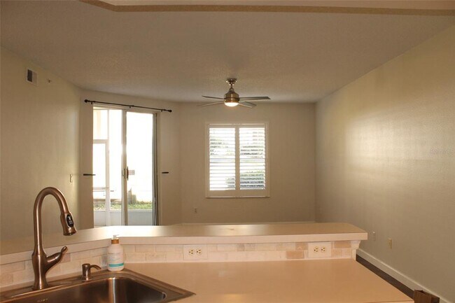 Building Photo - 550 Cranes Way