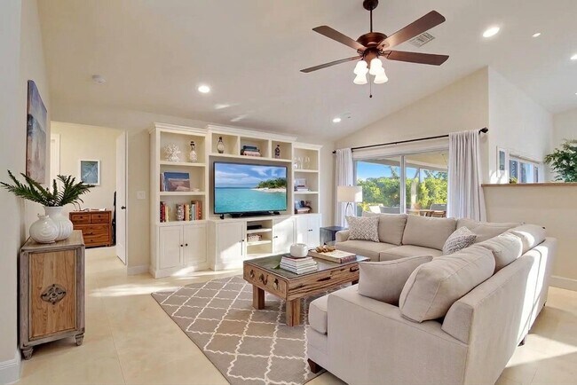 Building Photo - 6448 Blue Bay Cir