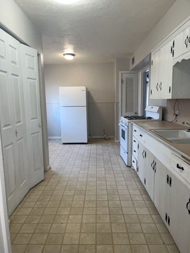 Building Photo - Cozy house in College Hills AVAILABLE NOW!