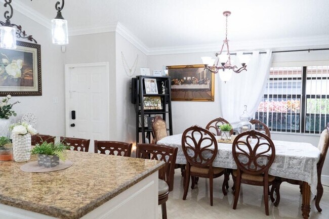 Building Photo - 5360 Kim Ct