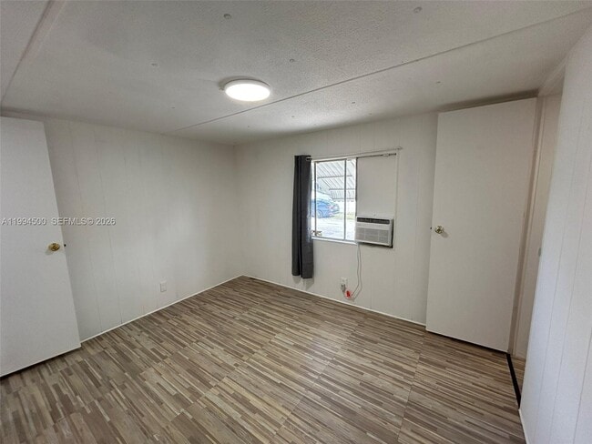 Building Photo - 11942 N Branch Rd