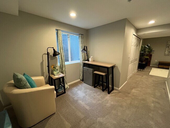 Building Photo - Fantastic Townhome in Loveland