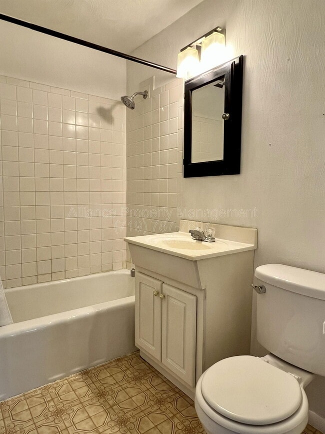 Building Photo - 1804 Fenmoor Pl