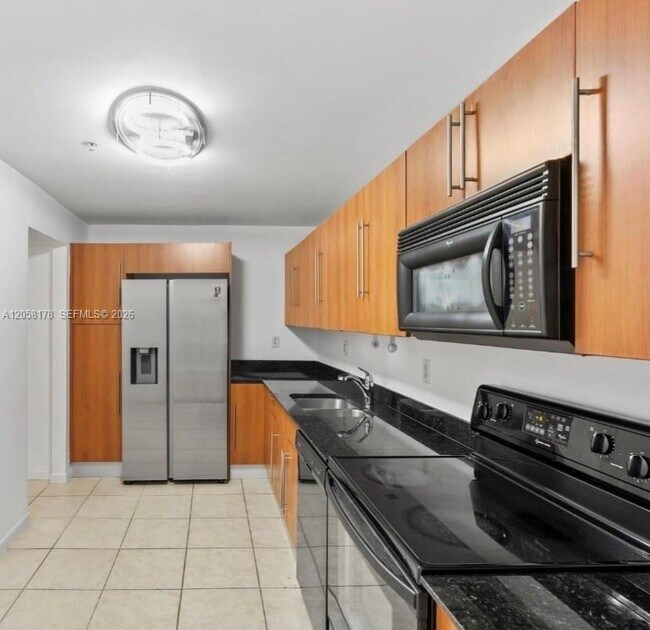Building Photo - 3000 S Ocean Dr