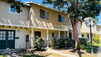 Building Photo - 608 E Matchwood Pl
