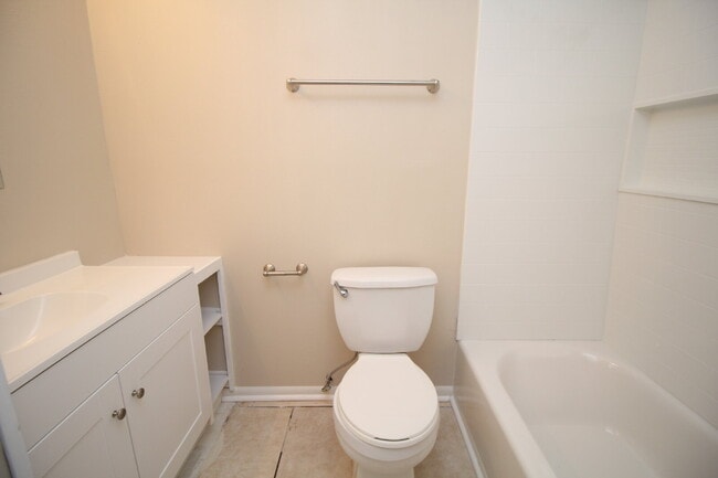 Building Photo - Updated Duplex with Patio & Fireplace