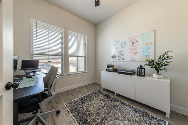 Building Photo - 2812 Sebring Cir