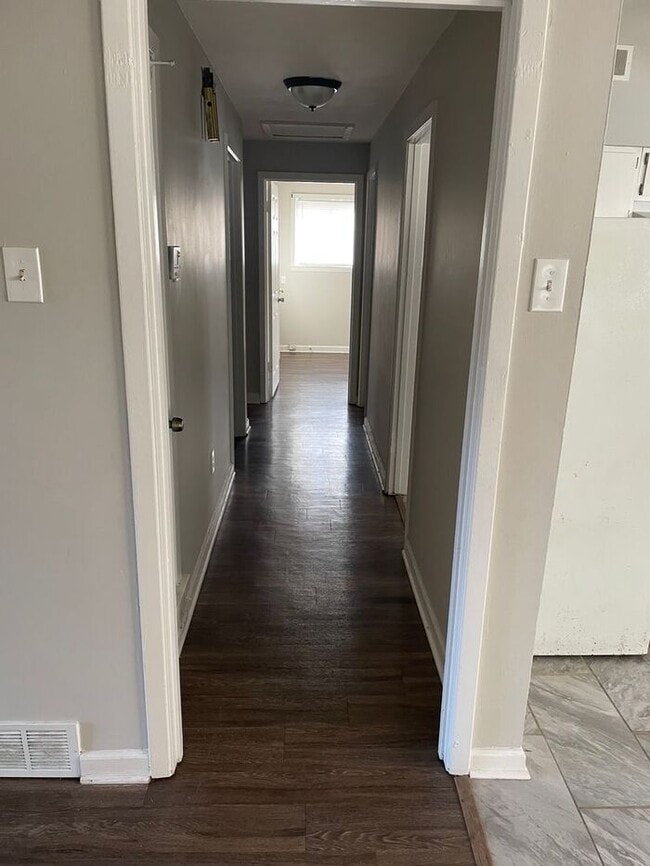 Building Photo - 3BR 1BA Home w/ Fenced Backyard & Patio • Stove-Ready Kitchen • Carport in Memphis