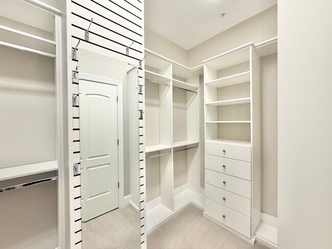 Building Photo - Luxurious Downtown Raleigh Condo with High...