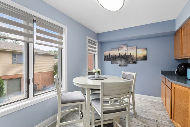 Building Photo - 11112 E Cove Cir