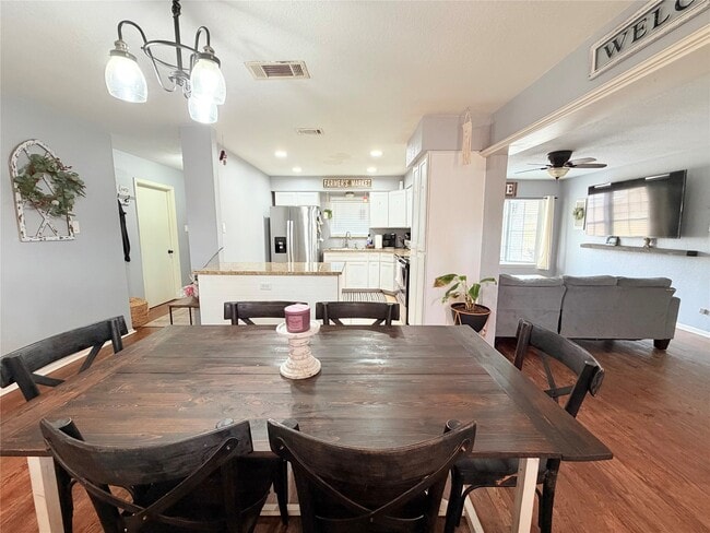 Building Photo - 14790 Cypress Dr