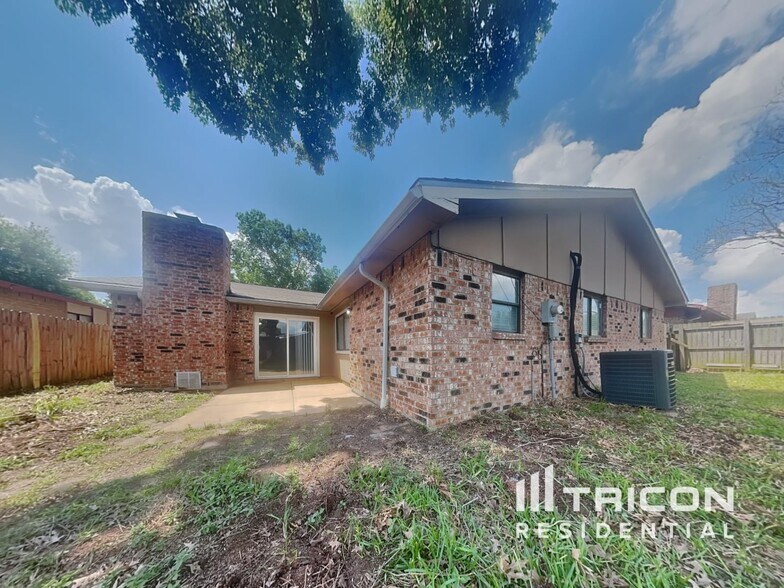 Building Photo - 5534 Canyon Forest Dr