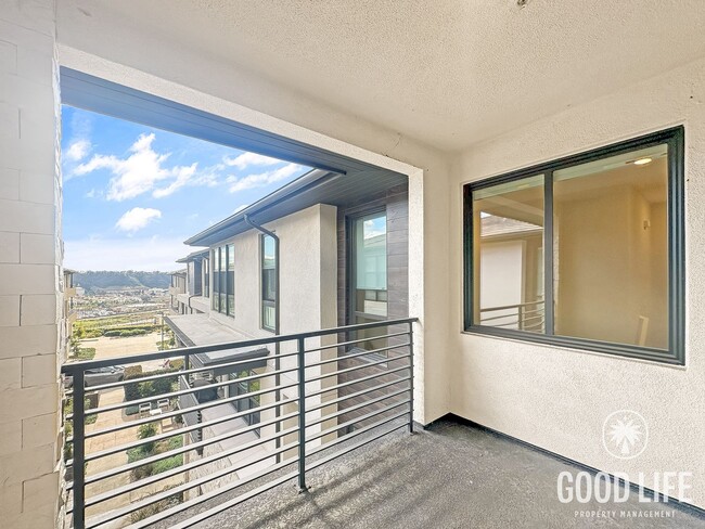 Building Photo - Beautiful 3B/3BA w/ 2 Car Garage, Washer/Dryer and Private Patio!