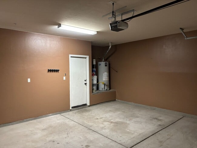 Building Photo - 6893 S Salt Cedar Rd