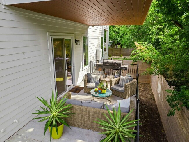 Building Photo - 1204 E 32nd St