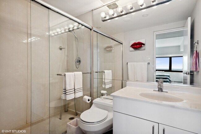 Building Photo - 175 E Delaware Pl